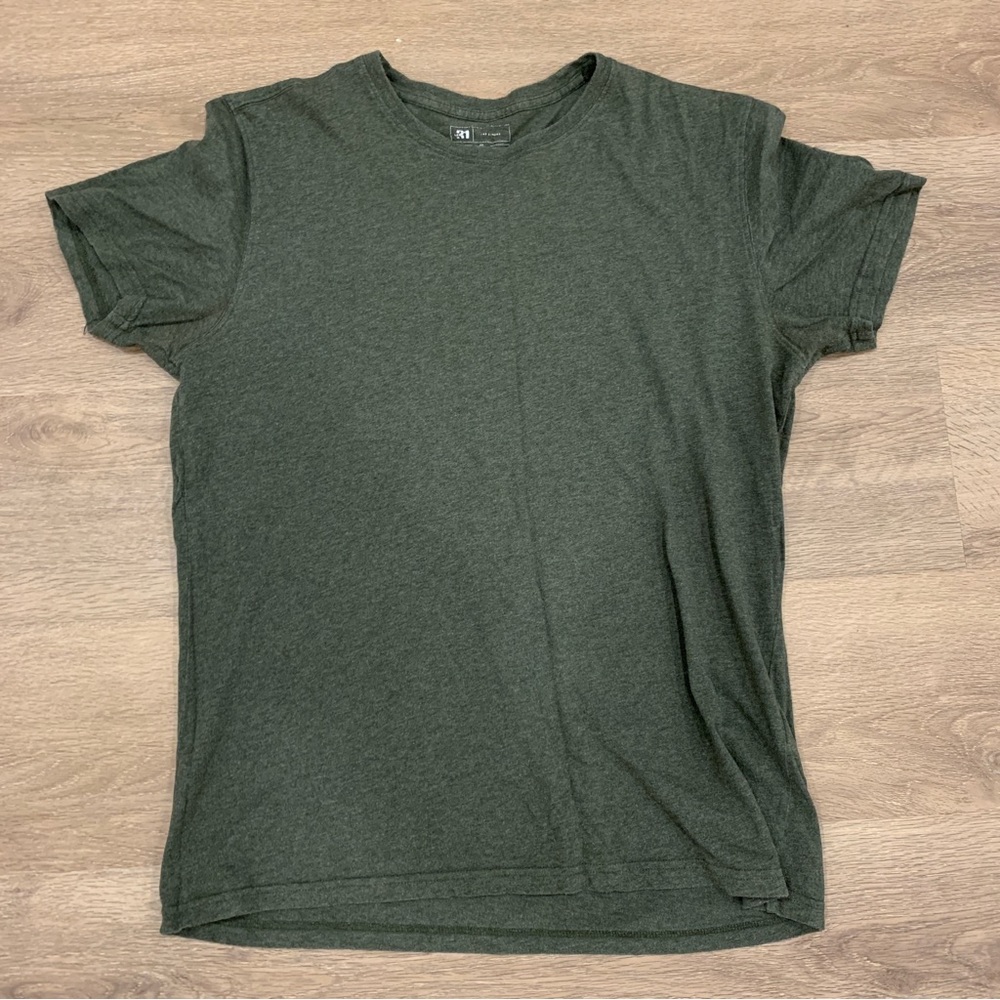 Simons - forest green crew neck shirt